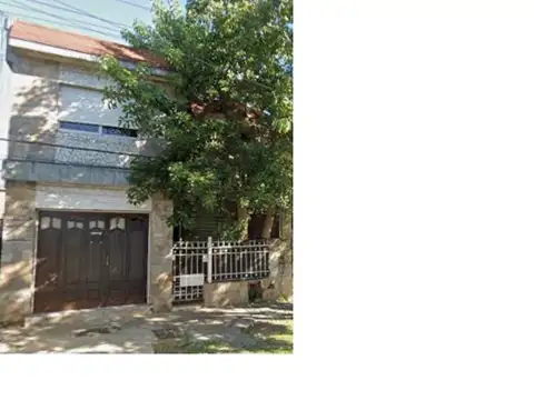 Venta casa   departamento independiente   galpón sobre lote propio.  (Abasto Oeste / Matheu)