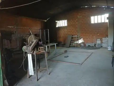 ALQUILER DE GALPON EN LA REJA
