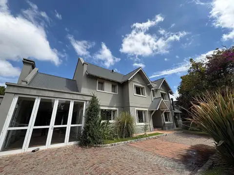 Casa en Venta en Francisco Alvarez, USD 440.000