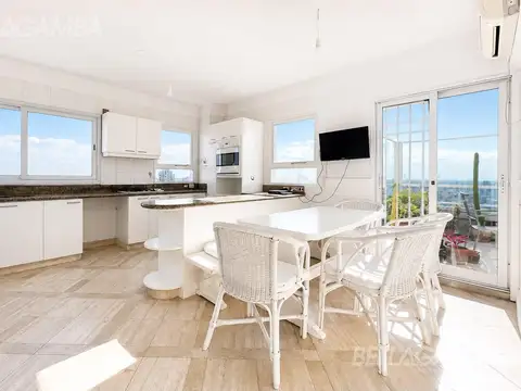 Departamento en Venta con 3 cocheras