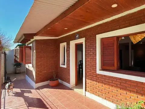 Venta/Permuta Casa 4 Dormitorios Jardin Parquizado Piscina. Country 16