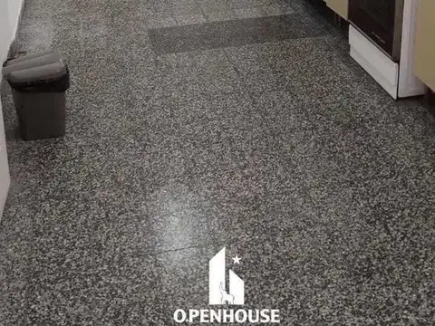 Casa 14 ambientes con 2 baños