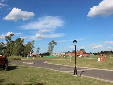 Venta lote interno Barrio Santa Lucia - Pilar del Este