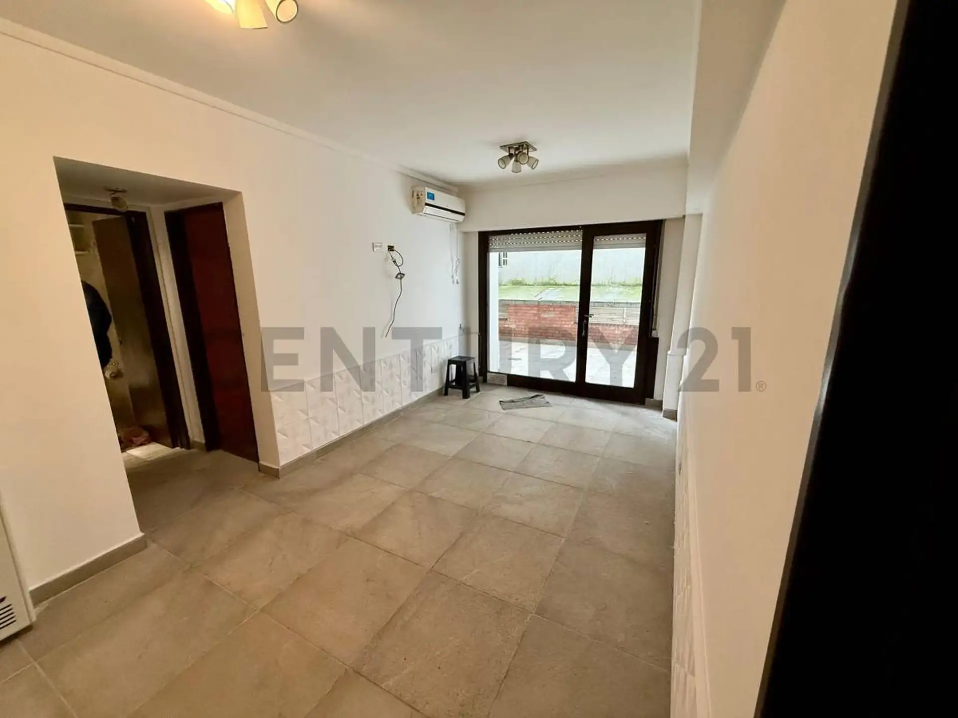 Depto 2 amb, 35m² cubiertos con patio privado — La Perla Norte