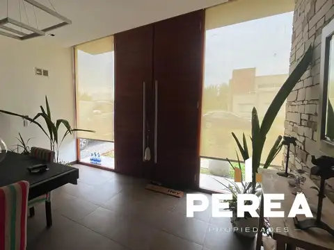 Casa en Alquiler Temporal con 3 cocheras