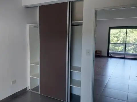Departamento en Alquiler en Villa Ballester, $ 650.000
