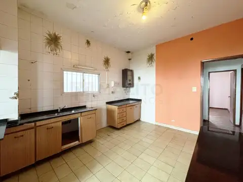 CASA 4 AMBIENTES CON PATIO Y TERRAZA