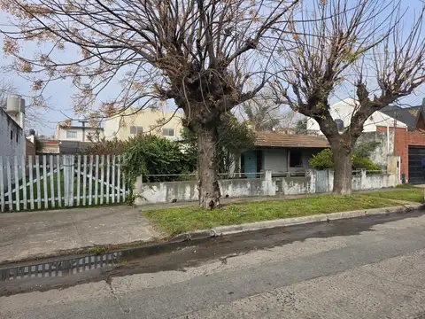 CASA EN VENTA EN LUIS GUILLON- DOBLE TERRENO