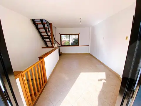 Casa 5 ambientes con 1 baño