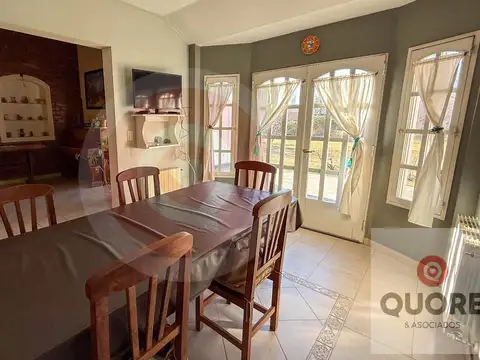 Casa en Venta con 2 cocheras