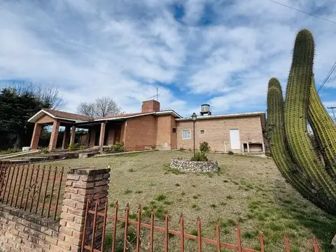 Casa en Venta con 2 cocheras