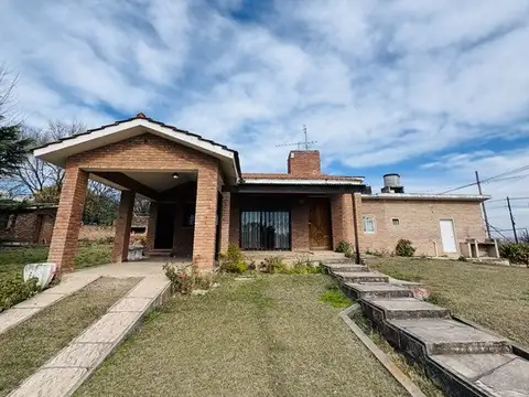 Casa en Venta con 2 cocheras