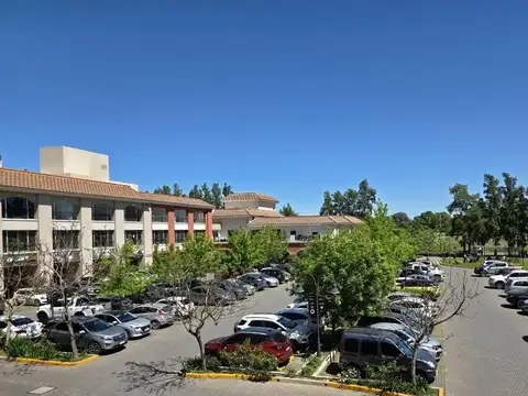Ideal Inversión Venta de Cochera Cubierta en Centro Comercial Pueblo Caamaño, Pilar