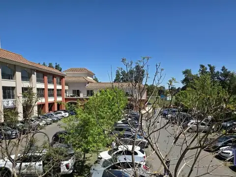 Ideal Inversión Venta de Cochera Cubierta en Centro Comercial Pueblo Caamaño, Pilar