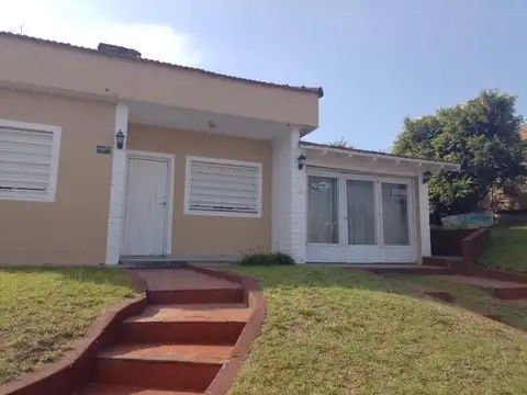 Casa en venta - 15 Dormitorios 14 Baños - 596Mts2 - Villa Gesell