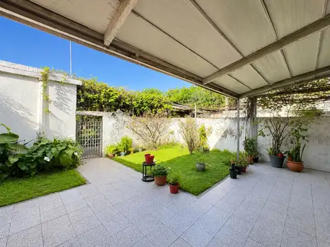 Venta Casa 4 Amb. Cochera, Patio (Acepta Permuta)