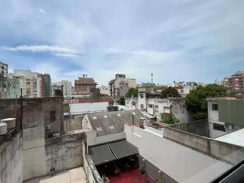 ALQUILER MONOAMBIENTE EN BALVANERA - LUMINOSO - VISTA ABIERTA - FUNCIONAL - CONTRAFRENTE