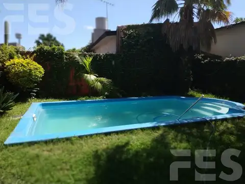 Casa en venta de 4 ambientes con piscina, San Antonio de Padua, Merlo