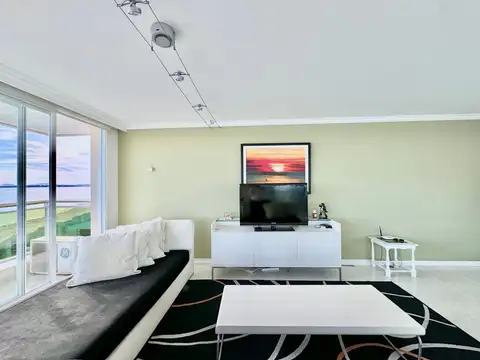 Departamento en Alquiler Temporal en Punta del Este, USD 21.000