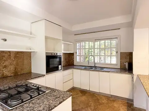 Casa 5 ambientes con 3 baños