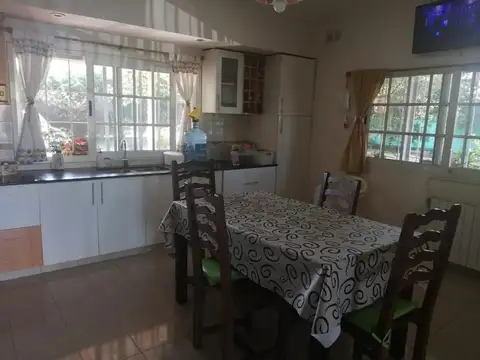 Casa 6 ambientes con 3 baños