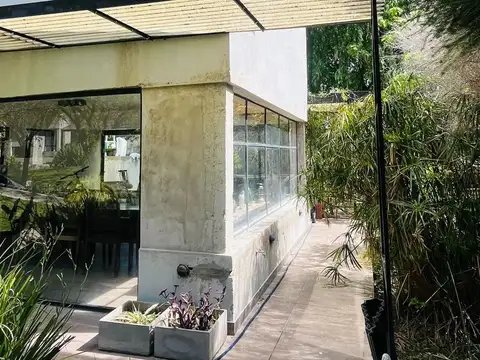Casa en Venta con 6 cocheras