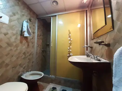 Depto Tipo Casa 6 ambientes con 2 baños