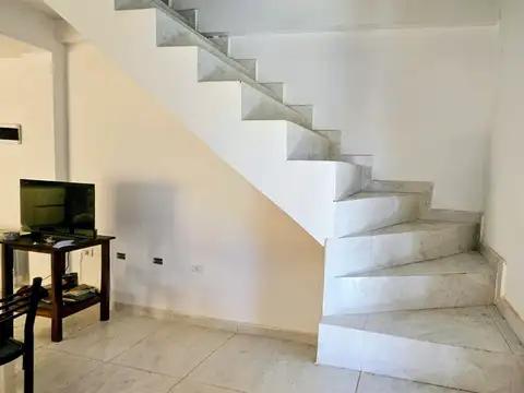 Depto Tipo Casa en Venta con 1 cocheras