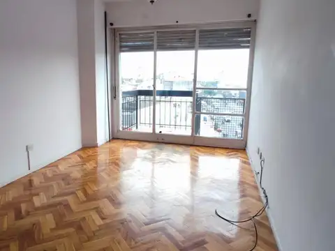 VENTA DEPARTAMENTO 3 AMBIENTES AL FRENTE CON BALCÓN | VISTA ABIERTA A LA CIUDAD | IDEAL INVERSOR