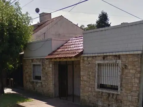 OPORTUNIDAD VENTA CASA 4 AMBIENTES EN CASTELAR