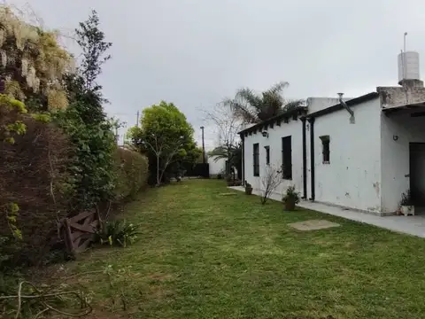 VENTA CASA 4 AMBIENTES, RETASADA!! - TORRES, LUJAN 100