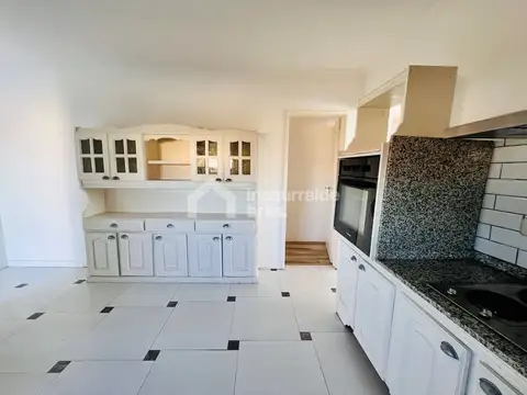 CASA EN VENTA 5 AMBIENTES EN EL CANTÓN, ESCOBAR. LOTE AL AGUA Y PISCINA!