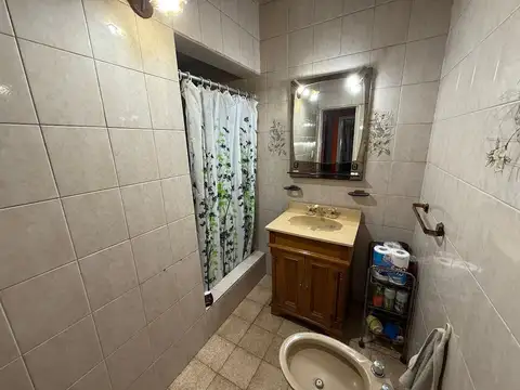 VENTA CASA 4 AMBIENTES EN VILLA INSUPERABLE