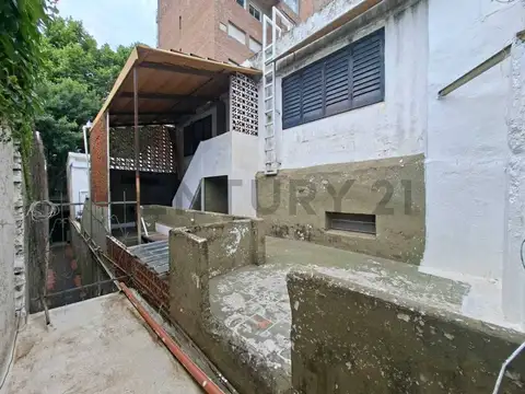 Casa interna de dos dormitorios en el barrio Echesortu - Ideal inversión a reciclar