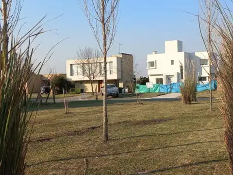 Financiada  Venta de casa a estrenar de 4 ambientes en Pilar del este, B° San Alfonso-