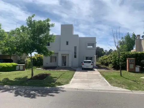 Financiada  Venta de casa a estrenar de 4 ambientes en Pilar del este, B° San Alfonso-