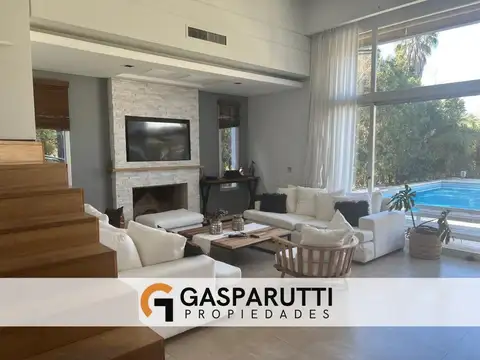 Casa en Venta con 7 cocheras