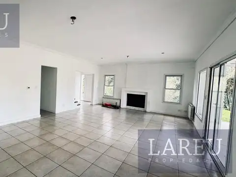 Casa en Venta con 3 cocheras