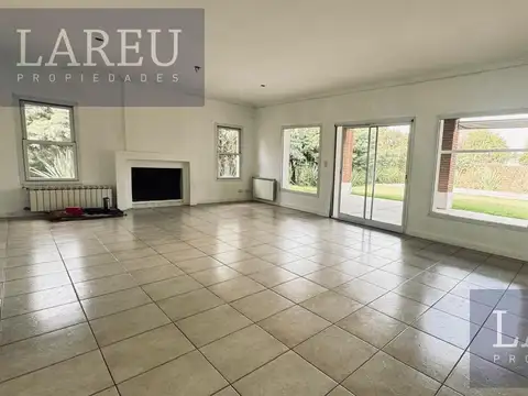 Casa en Venta en Las Araucarias, USD 260.000