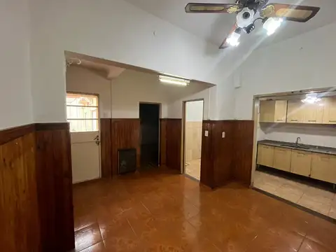 Casa 4 ambientes con 1 baño