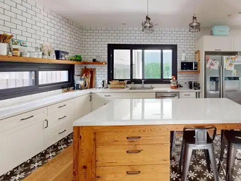 Casa en venta Barrio cerrado Los Patricios, San isidro. 6 ambientes, con jardín y pileta