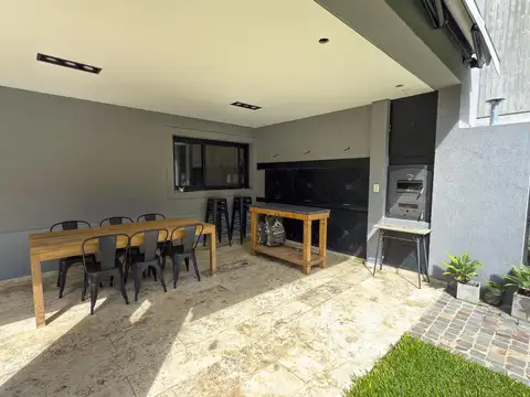Casa 5 ambientes con 2 baños