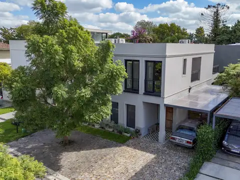 Casa en venta Barrio cerrado Los Patricios, San isidro. 6 ambientes, con jardín y pileta