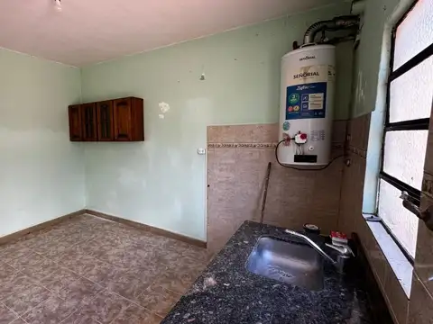 Casa 3 ambientes con 1 baño