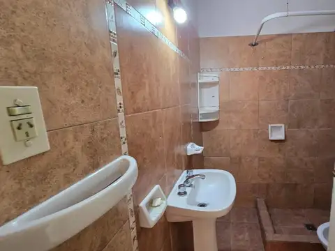 Casa en Alquiler con 2 cocheras