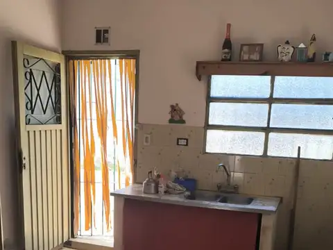 Vende Casa Americana 3 Ambientes, Berazategui Oeste.