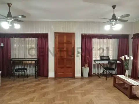 Casa en Venta con 4 cocheras