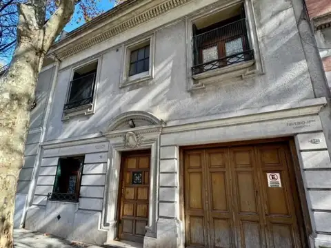 VENTA CASA DE 6 AMBIENTES EN FLORESTA - EXCELENTE ESTADO