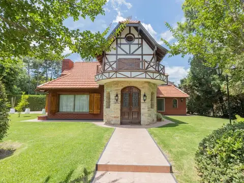 Casa en Venta con 3 cocheras