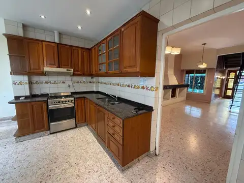 Casa 4 ambientes con 3 baños
